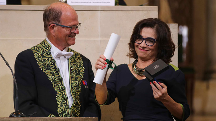 Patricia Brasil, researcher in infectious diseases in Brazil, receiving the 2018 Christophe Mérieux Prize at the Institut de France