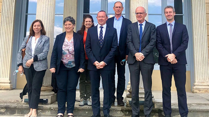 From left to right : Corinne Brunon-Meunier, IRD Deputy Executive Director; Valérie Verdier, IRD CEO ; Cécile Grimaldi, International cooperation director (IRD); Jean-Pierre Bosser, DG of the Mérieux Foundation ; Yves Martin-Prevel, Health Department Director (IRD) ; Marc BONNEVILLE, Medical and Scientific Director (Mérieux Foundation) ; François-Xavier BABIN, Director of International Operations (Mérieux Foundation)