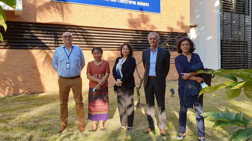The French Ambassador to Laos visits the Centre of Infectiology Lao Christophe Mérieux