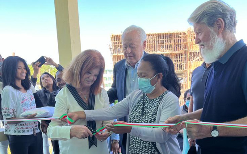 Alain Mérieux, President of the Mérieux Foundation and founder of the Fondation Christophe et Rodolphe Mérieux, opens the AKAMASOA association’s Faculty of Languages building