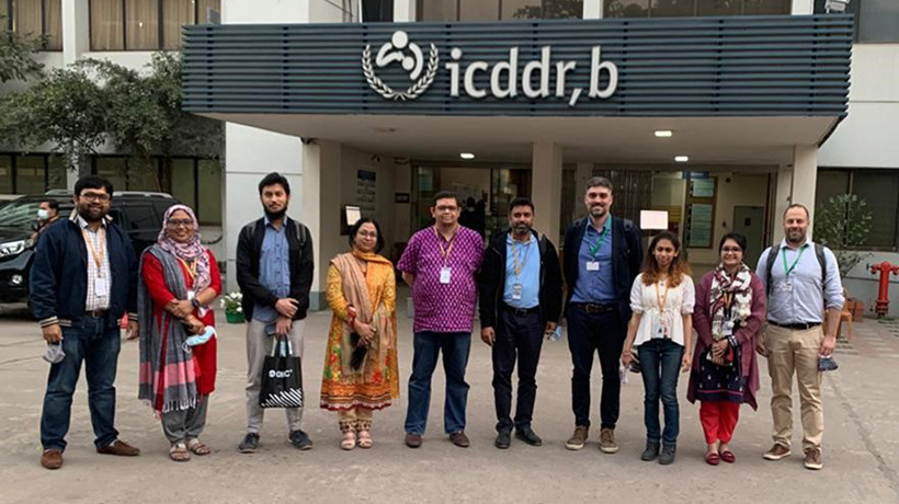 Project members in front of the icddr,b