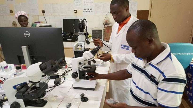 Microscope and spectrometer maintenance training in Benin