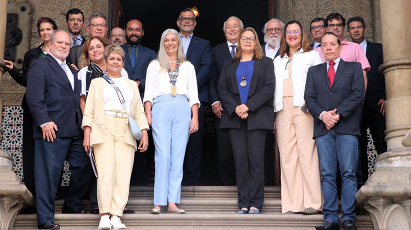 The participants present at the signing of the new agreement